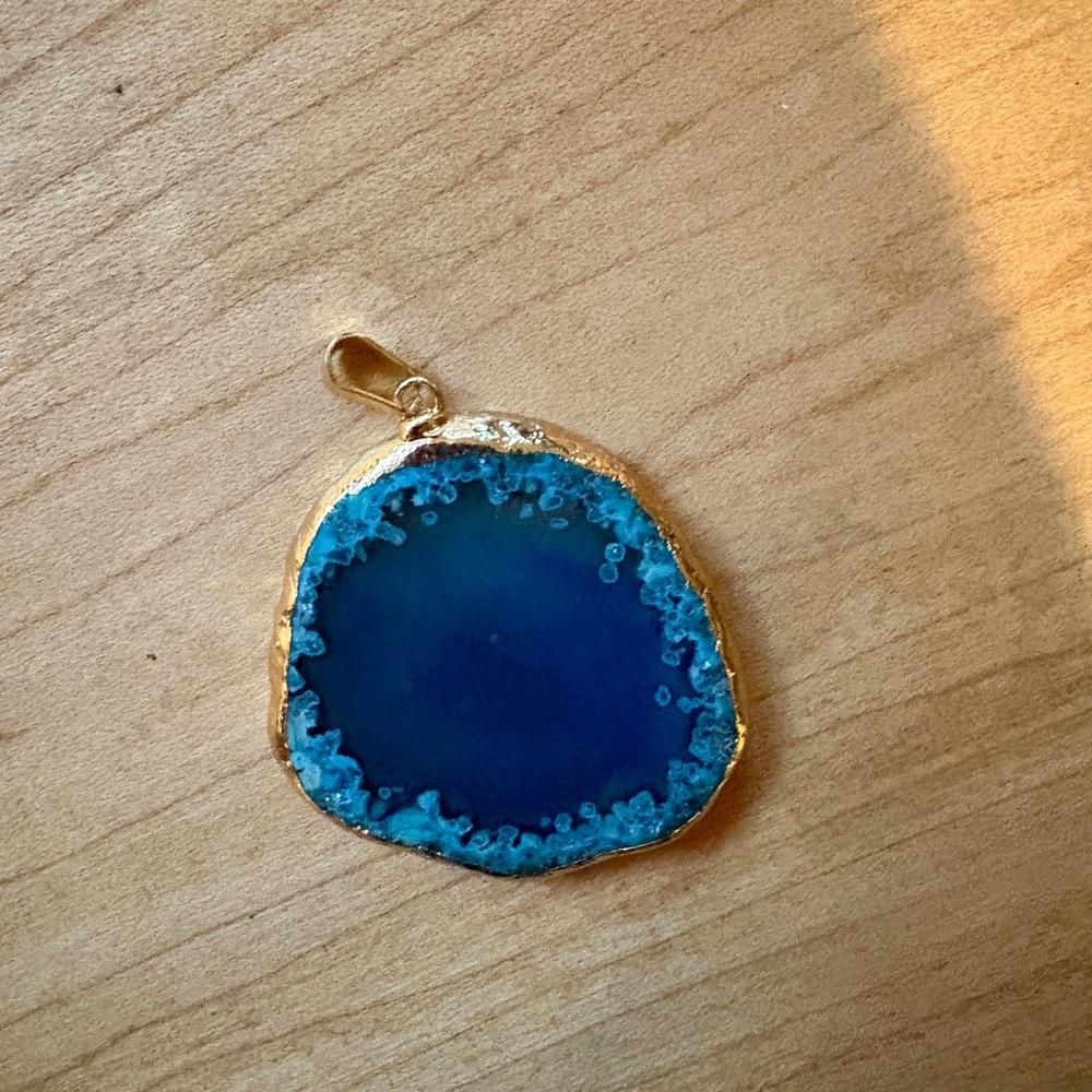 Blue Agate Pendant - Picture 2 of 4